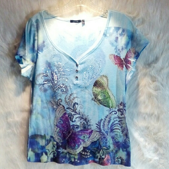 beautiful butterfly top - Picture 1 of 5